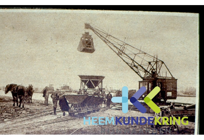 Kraantje Spijksedijk met lorrie`s (spoorbakken) F00002256